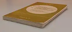 Photo d'un livre à la couverture marron