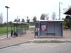 Abribus et vélos.