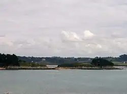 L'île d'Aval vue de l'Île-Grande.