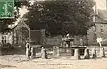 La fontaine sur une carte postale ancienne