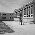Vue d'Idaho Hall à Arlington, résidence pour les femmes travaillant pour le gouvernement américain pendant la seconde guerre mondiale, juin 1943.