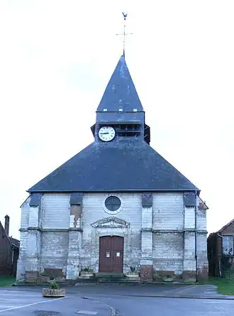 Clocher à horloge décentréeLœuilly.