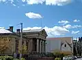 Palais de justice, école de musique en second plan
