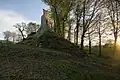 Les ruines du donjon de Chevré en 2017.