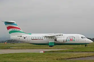 L'Avro 146-RJ 85 de LaMia impliqué dans l'accident, ici avec son ancienne immatriculation (P4-LOR), photographié en octobre 2013.