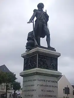 Monument à la Tour d'Auvergne (1841) à Carhaix-Plouguer.