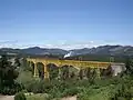 Train à vapeur sur le viaduc