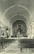 Vue intérieure de l'église paroissiale au début du XXe&nbsp;siècle (carte postale).
