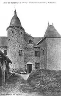 Vieille maison du village de Chevré au début du XXe&nbsp;siècle (carte postale).