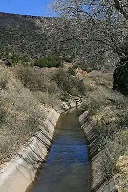 Partie bétonnée de la séguia La Canova, près de Velarde, Nouveau Mexique