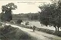 La Chapelle-Bouëxic : l'étang du Hadé (étang de la Gaie) et la route de Bovel au début du XXe&nbsp;siècle (carte postale).