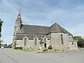 Église Notre-Dame-de-la-Pitié et monument aux morts.