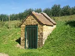Abri de fontaine près du lavoir.