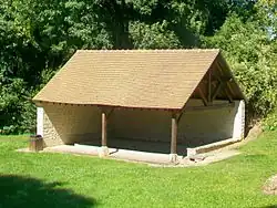 Lavoir couvert.