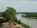 8- Le pont de Saint-Clément (D 137) en amont de Tonnay-Charente en haut de la photo.