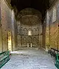 Intérieur d'une abside romane couverte d'un cul-de-four, prieuré du Val des Nymphes, Drôme.