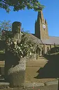 Statue-menhir de "La Gran'mère du Chimquière" au cimetière de Saint-Martin.