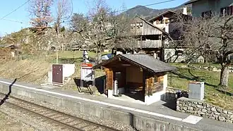 Le quai et l'abri de la gare de La Médettaz.