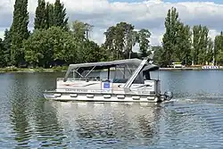 Bateau La Mouette II sur le lac d'Allier