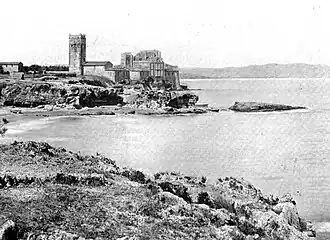 Le château en 1880 avec la maison de maître construite par M.&nbsp;Charrier.