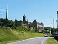 Vue de l'entrée dans la ville, côté ouest (mai&nbsp;2009).