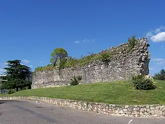 Ruines de remparts près du parc de stationnement des Jacobins (juin 2009).