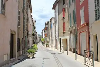 La rue Georges-Clemenceau.