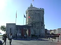 Accès à la tour.