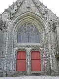L'église de La Trinité-Langonnet : le portail occidental.