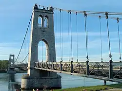 Pont suspendu.
