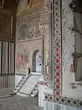 Niche dans le porche, dans le hall principal,  vision latérale droite