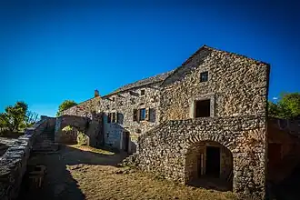 Ferme caussenarde traditionnelle.