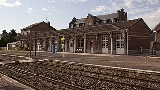 Chaulnes, côté voies avec sa marquise d'origine.