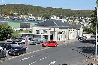 La gare dans son environnement, en septembre 2017.