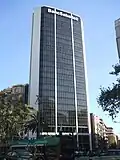 Siège du Banc Sabadell, à l'intersection avec l'avenue Diagonale.