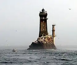 Le phare de la Vieille au bout de la pointe du Raz.
