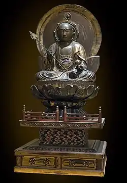 Le bodhisattva Jizo en moine au bâton de pèlerin. Fin Edo, Japon. Bois laqué et doré, H. 110&nbsp;cm.