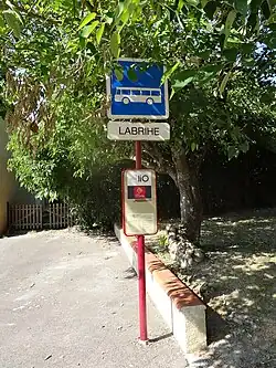 Poteau d'arrêt du réseau situé à Labrihe, dans le Gers.