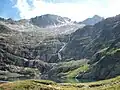 Lac Bleu alimenté par des cascades