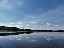 Le lac à l'aire de Pelletanges.