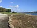 Le lac du Drennec en basses eaux.