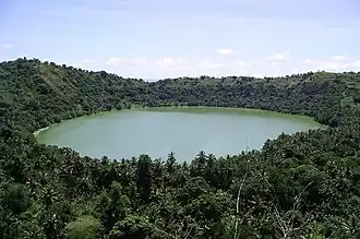 Vue générale du lac Dziani.