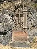 Khatchkar à la frontière arménienne et du Haut-Karabagh en souvenir des victimes de la rupture du blocus.