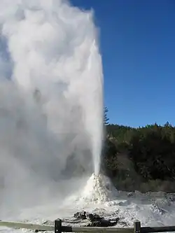 Éruption du geyser Lady Knox&nbsp;(en)