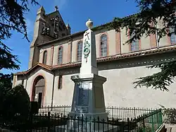 L'église Saint-Remi et le monument aux morts