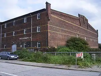 Lagerhaus G am Dessauer Ufer in Hamburg-Kleiner Grasbrook (ehemaliges KZ-Außenlager).jpg