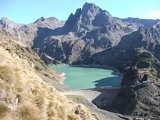 Le lac vu de la Valmorta. Au fond le Pizzo Recastello.