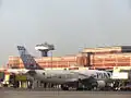 Un avion en chargement.