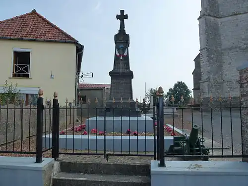 Le monument aux morts.