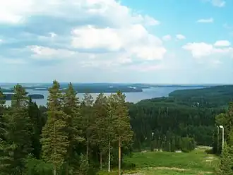 Le lac Kermajärvi vu de Pääskyvuori.